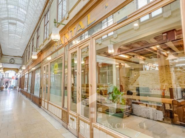 RARE EXCLUSIVITE MURS COMMERCIAUX LIBRE ENTIEREMENT RENOVE ETIENNE MARCEL