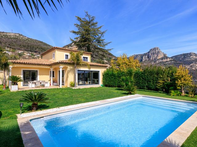 Rare: Elégante villa ende 160 m2 avec piscine et grand jardin
