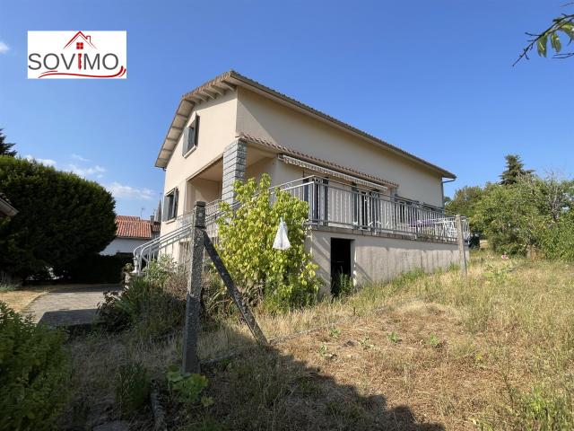 Rare En Centre Ville, Maison Familliale Avec Vue, Dépendance. 134m² Confolens