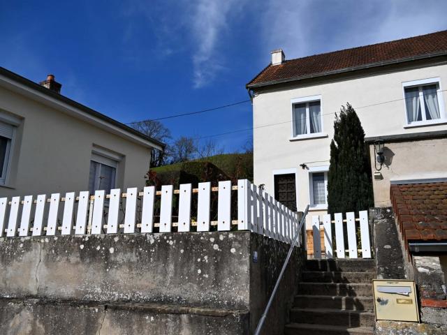 RARE ! Ensemble de 2 maisons dont 1 louée ! 92m² Gueugnon