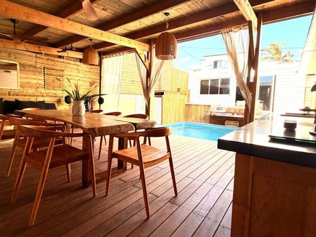 RARE ENSEMBLE IMMOBILIER DE PRESTIGE Location saisonnière à HAUTE RENTABILITÉ à 500 m du lagon TROIS BASSINS