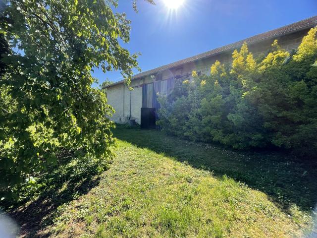 RARE Ensemble immobilier situé à CAUREL