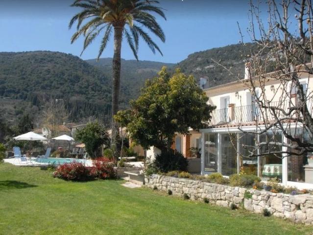 RARE grande maison de village avec piscine à rénover 194m² Tourrettes sur Loup