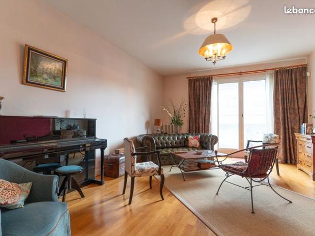 RARE HYPER CENTRE – 100 m² avec parking privé, cave et 2 balcons