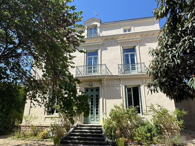 Rare: Hôtel particulier centre ville 0m² Bourg en Bresse