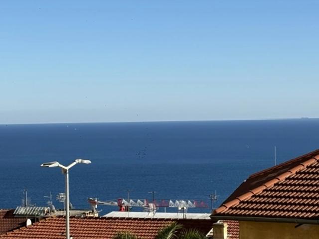 Rare Immeuble avec Terrain Vue Mer Frontière Monaco