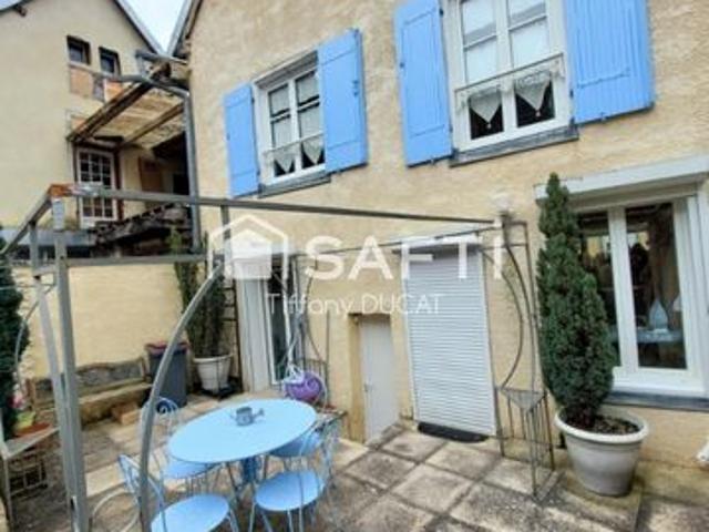 Maison avec local commercial, appartement T3 et terrasse
