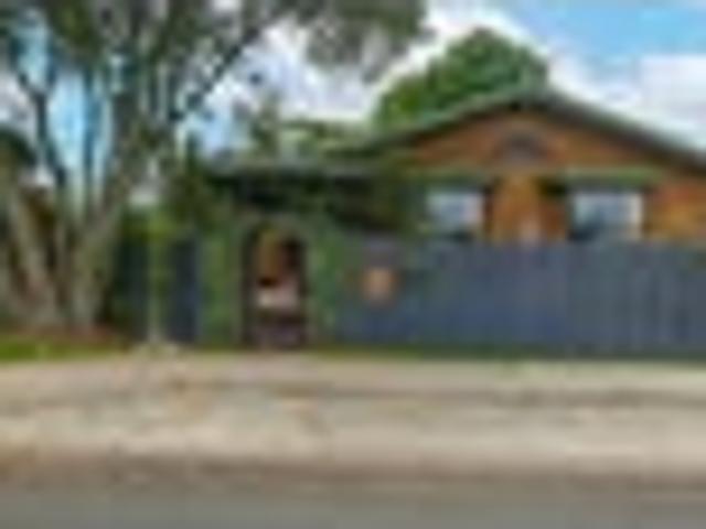 Rare Lifestyle Oasis 2 Dwellings & Potential!