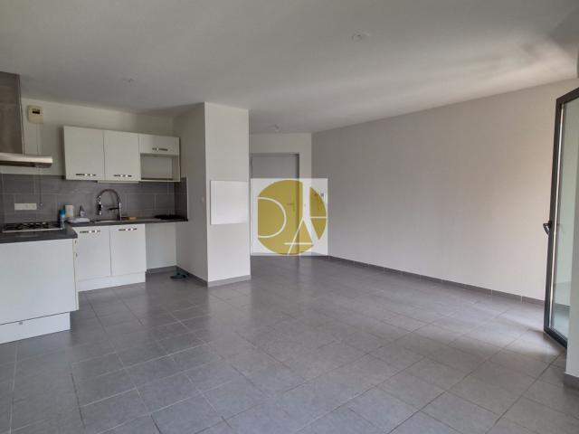 RARE: PAU CENTRE VILLE IMMEUBLE RECENT 68 M2 AVEC TERRASSE, CAVE et PARKING SECURISE ACCES PMR