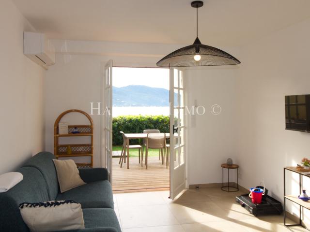 Rare: Pied dans l’eau. Accès direct plage. 38m² Sagone