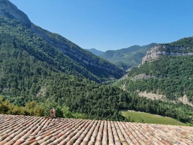 Rare propriété rénovée avec terrasses panoramiques au cœur de la Drôme