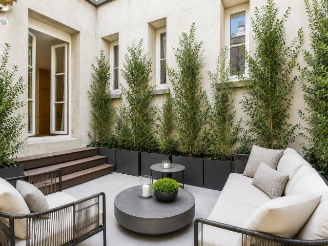 RARE RUE D'ASSAS APPARTEMENT D'ARCHITECTE DE 60,30 M2 DONNANT SUR UN PATIO INTIMISTE DE 12 M2