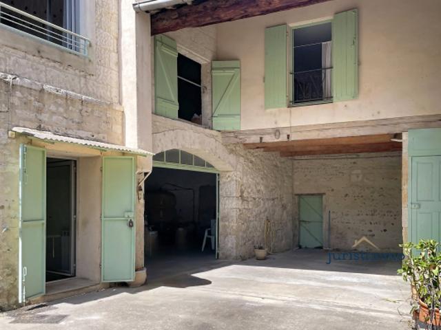 Rare sur Bellegarde. Maison de village avec extérieur