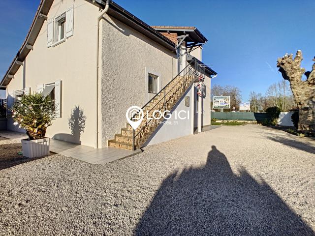 Rare sur le marché ! Maison atypique T3 + T2 de 130 m2 à l'entrée de Pau !