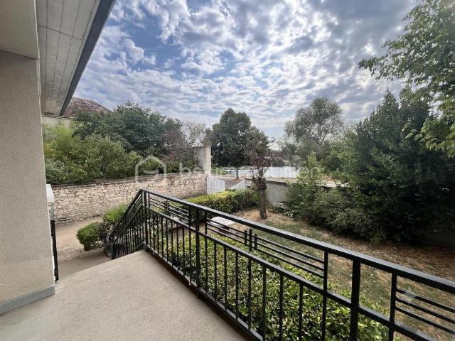 Rare sur le marché: Pavillon de plain pied sur sous sol complet avec balcon et vue imprenable sur la Loire