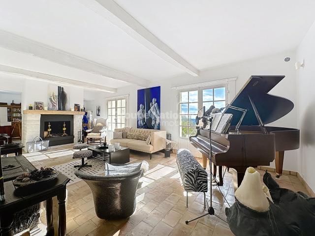 Rare sur le secteur Maison de caractère Le Tignet 4/5pièce s 170 m2