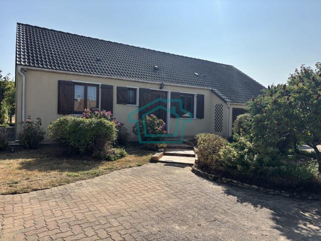 RARE SUR LE SECTEUR Maison de plain pied 4 chambres sur 1 000 m2 de terrain Entre Thoiry et Septeuil
