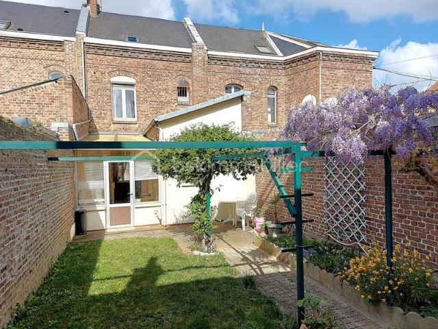 RARE SUR LE SECTEUR ! Quartier Henriville ! Maison 4 chambres avec garage et jardin sans vis à vis !