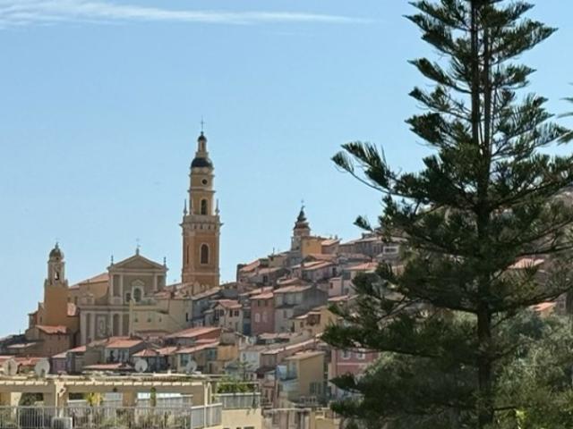 RARE sur Menton Garavan maison mitoyenne 3 chambres terrasse
