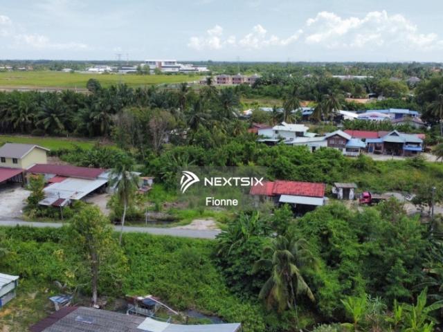 Rare semi detached light industrial factory in Kulim with 9,000 sqft land area, 5,000 sqft built up, 150Amp power supply and 28ft ceiling height. Suitable for own use or investment