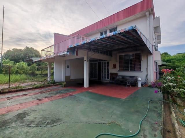 Rare SemiD with Large Land For Sale
