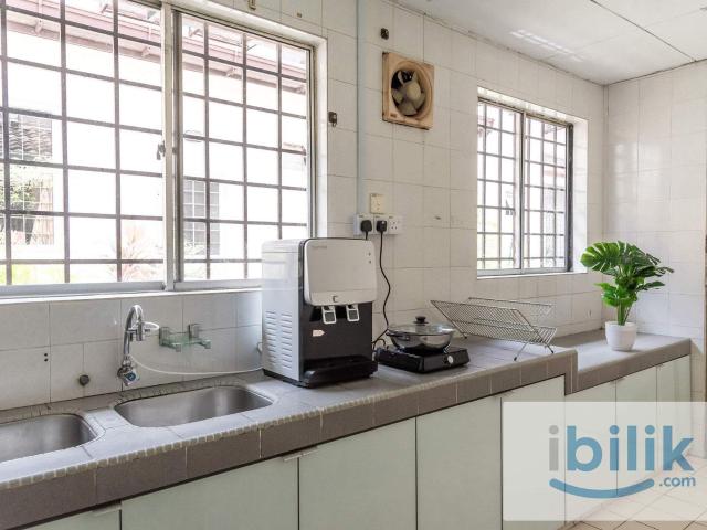 RARE Shorterm High ceiling room no AC @ only 10m walk to MRT 1Utama PJ, Damansara, Uptown, SS2, Tropicana, Sunway