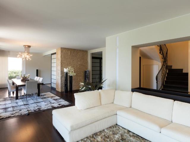 Rare T4 DUPLEX + 2 TERRASSES + PARKING + CAVE idéalement situé proche T2