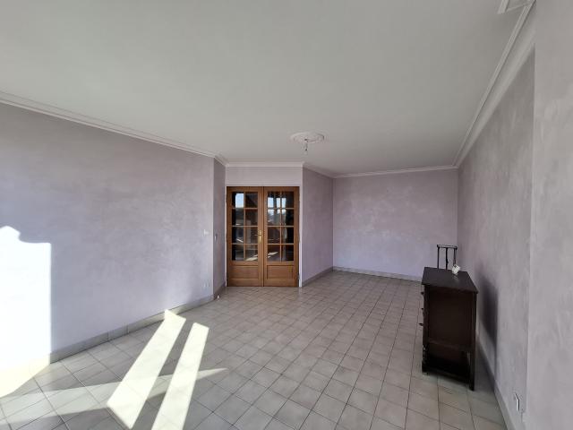 Rare: T4 Duplex Dernier Étage avec Terrasse, Garage, parking privatif et Cave Résidence Recherchée