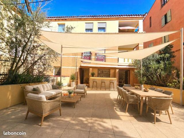Rare: T4 92 m² avec terrasse 50m² + garage dans le centre historique commerçant Perpignan