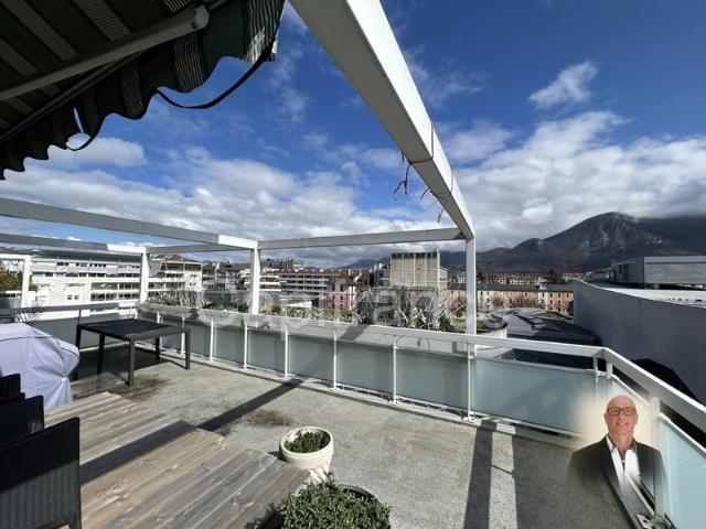 Rare T5 duplex en attique, garage, hypercentre ANNECY 74