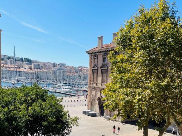 RARE – T3 de 73 m² cave – Vue sur le Vieux Port – Marseille 2?