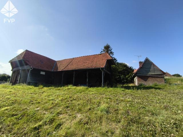 RARE terrain de 5.319m2 avec maison en colombages et dépenda