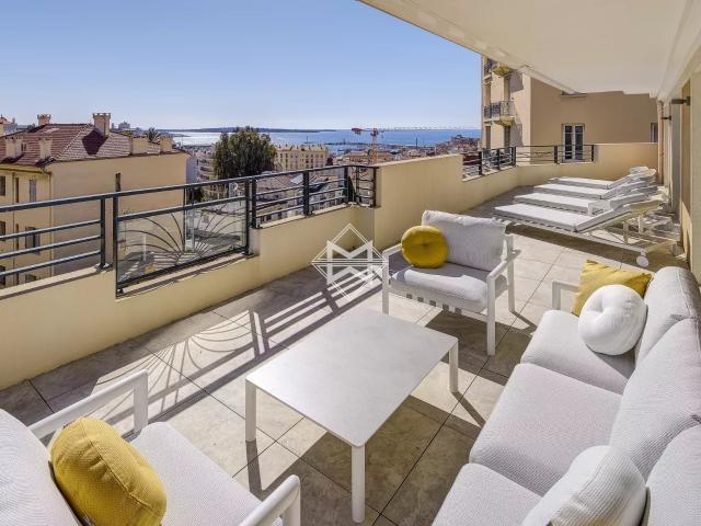 RARE Toit terrasse vue mer à 400 m du port de Cannes m² Cannes