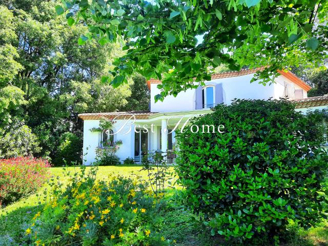 Rare ! Vente superbe maison proche des Jardins de la Fontaine et de la Tour Magne à NIMES