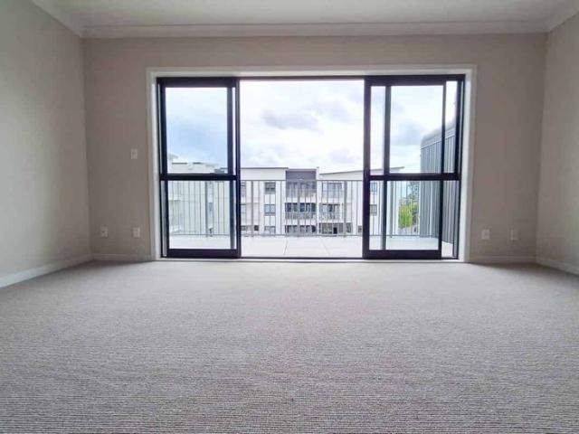 Rare 1 bedroom apartment in Flat bush