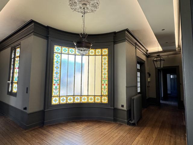 RARE 240m2 TRES BEL APPARTEMENT VICTORIEN + APPARTEMENT DE SERVICE CAVES COUR et PARKING
