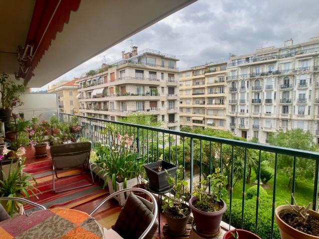RARE 2 pièces avec grande terrasse Quartier Libération