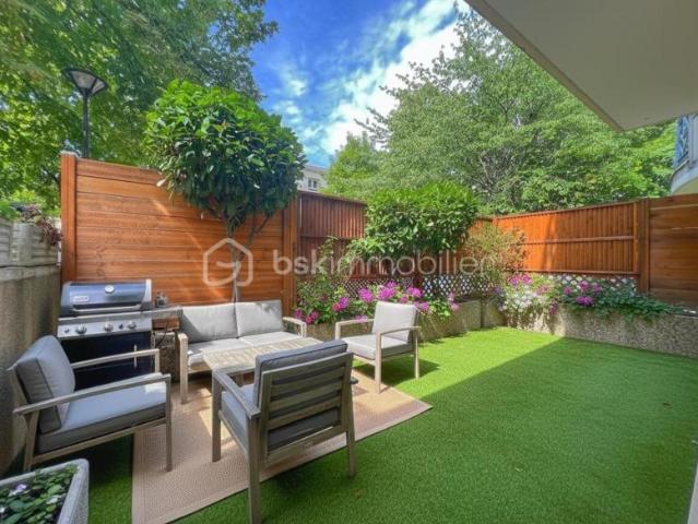 RARE ! 2 PIECES AVEC DOUBLE TERRASSE ET JARDIN
