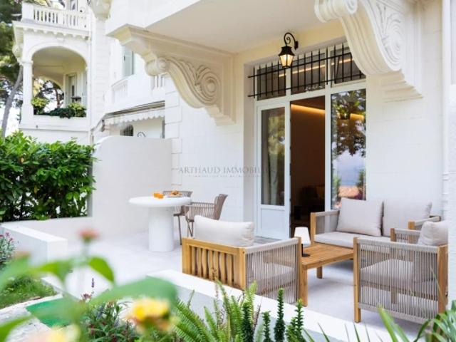 RARE 2 PIECES REZ DE JARDIN AVEC APERCU MER