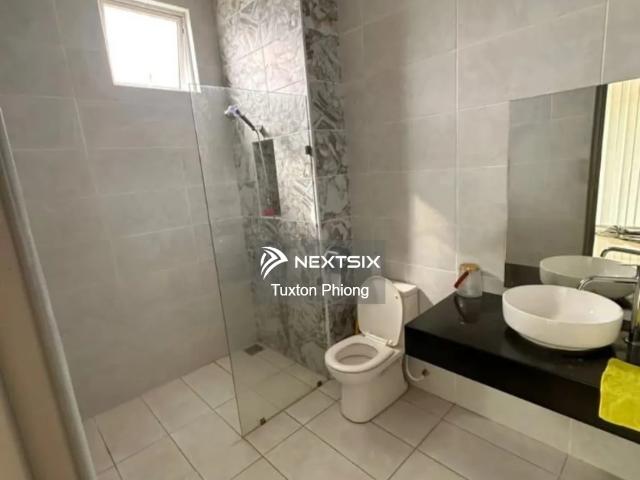 Rare 3 storey cluster home in Horizon Hills Canal Garden, fully renovated and furnished with 5 ensuite bedrooms, perfect for buyers seeking a spacious move in ready family home