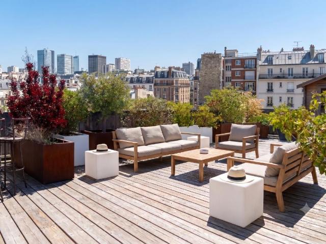 RARE 4 PIECES ETAGE ELEVE avec SUPERBE TERRASSE 62m2 + PARKING Proche Métro