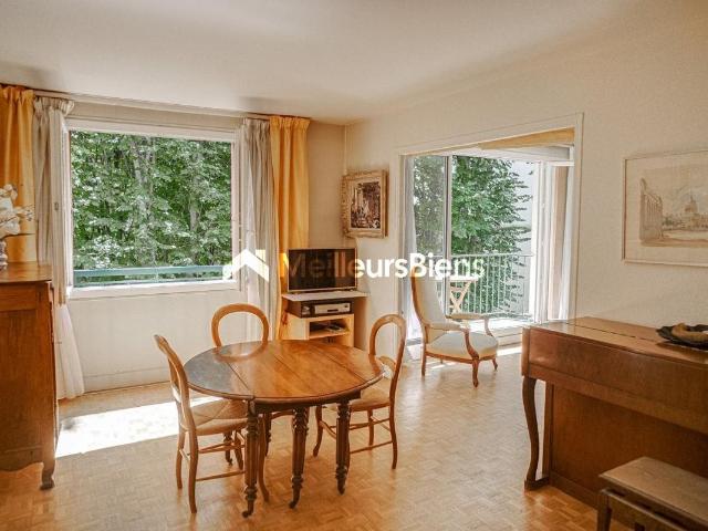 Rare: 4 pièces lumineux avec balcon, vue sur jardin et stud. 79m² Paris 15ème