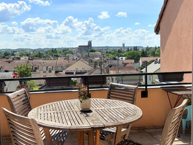 Rare 4 pièces traversant et plein Sud 92 m2 Terrasse Parking cave LIMAY St sauveur / Vinaver Po