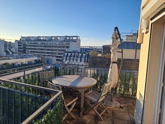 RARE 8éme étage STUDIO 22m2 et TERRASSE 24 m2
