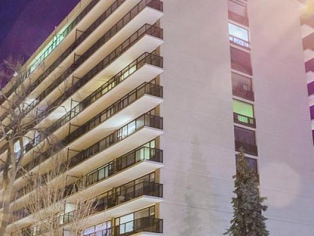 Rarely Available! 2 Bd, 1200 Sq.ft River facing On Wellington Cr