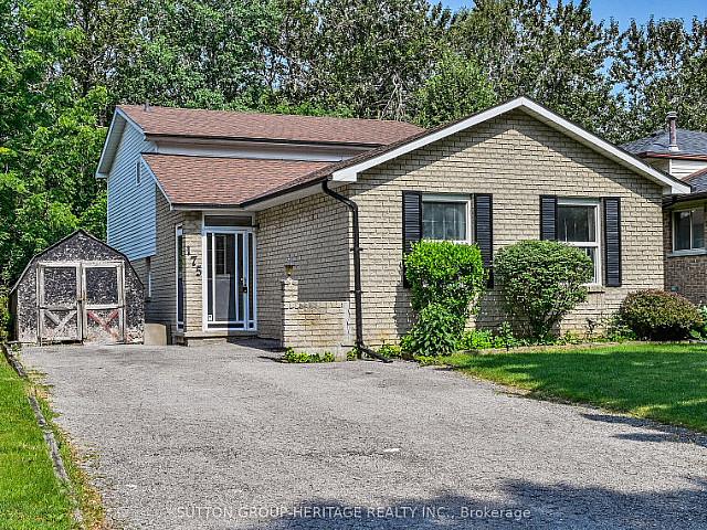 Rarely Offered! Detached 4 level Backsplit In Oshawa!