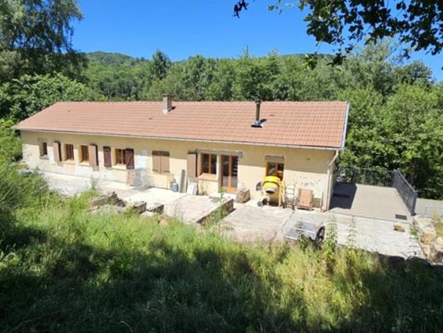 Rare villa individuelle de plain pied 3/4 chambres avec jardin de 2 100 m²