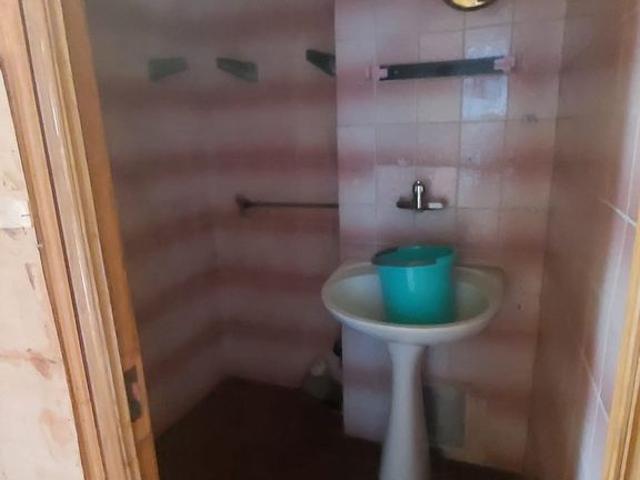 Rares apartament 3 camere decomandat etaj intermediar