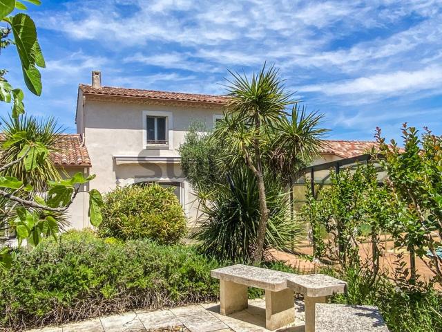 Une villa de standing proche d'Uzès.