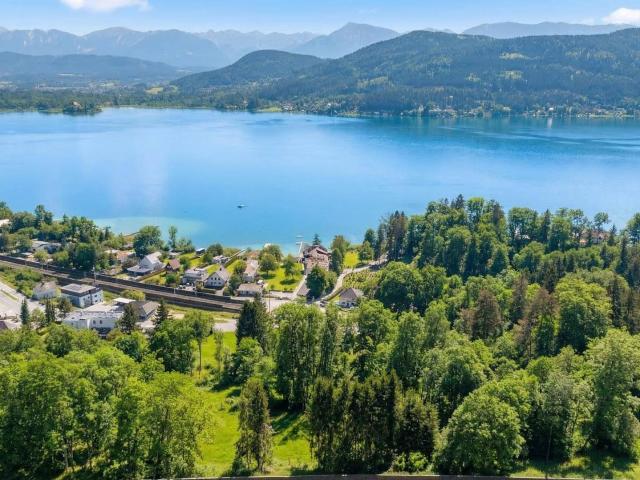 ​Rarität mit unverbaubarem Seeblick und privatem Baderecht